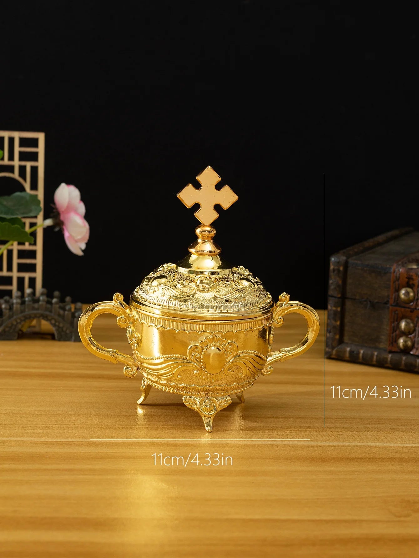 Cálice Decorativo de Metal Dourado: Luxo e Tradição para sua Oração e Decoração - Loja São Miguel