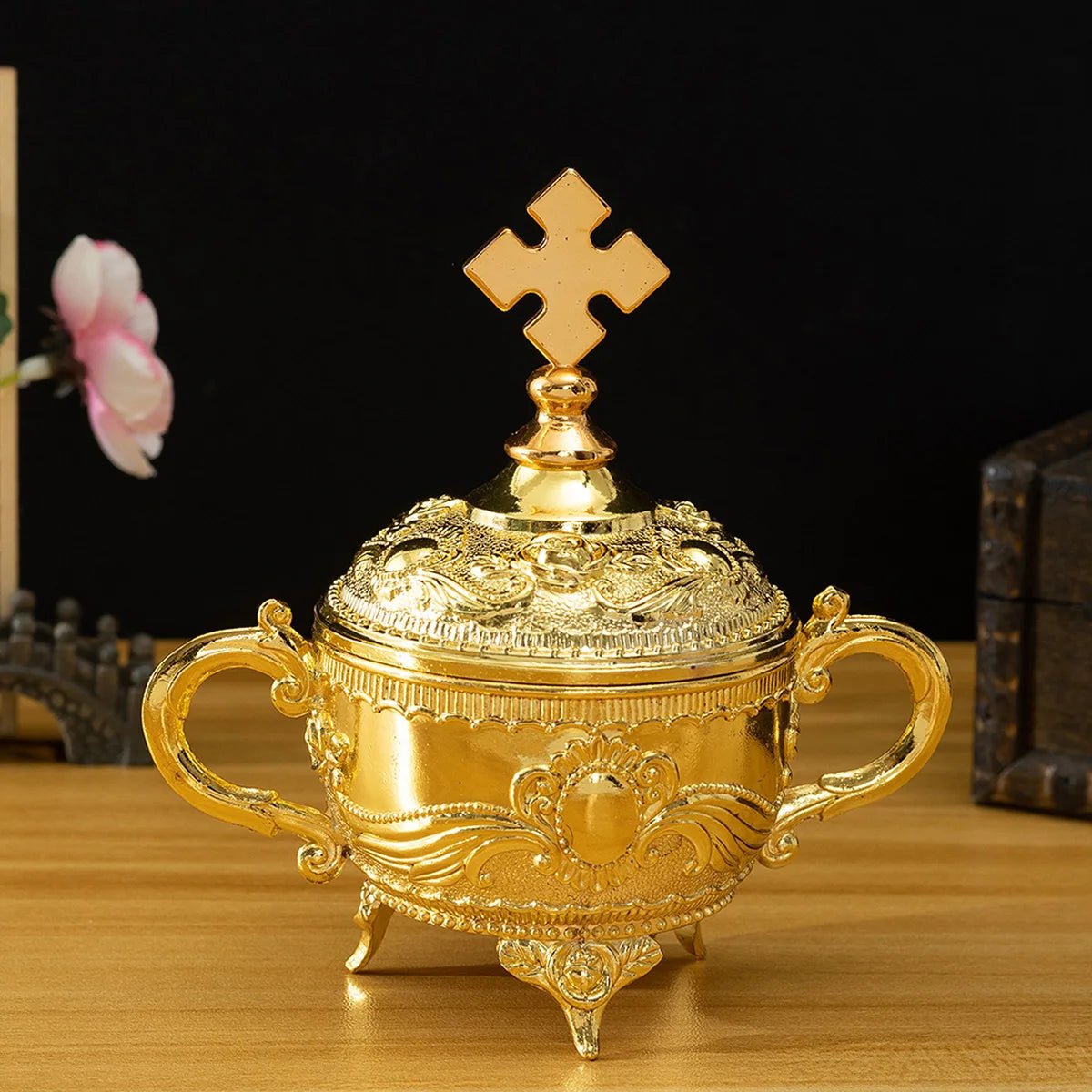 Cálice Decorativo de Metal Dourado: Luxo e Tradição para sua Oração e Decoração - Loja São Miguel